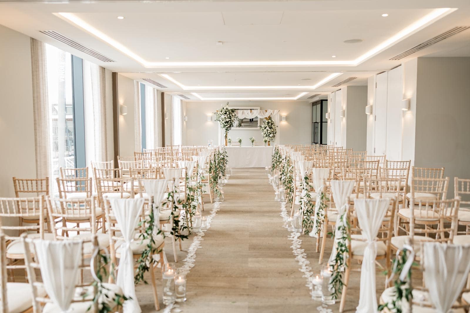 Featured image for Bringing your wedding venue to life with seasonal design