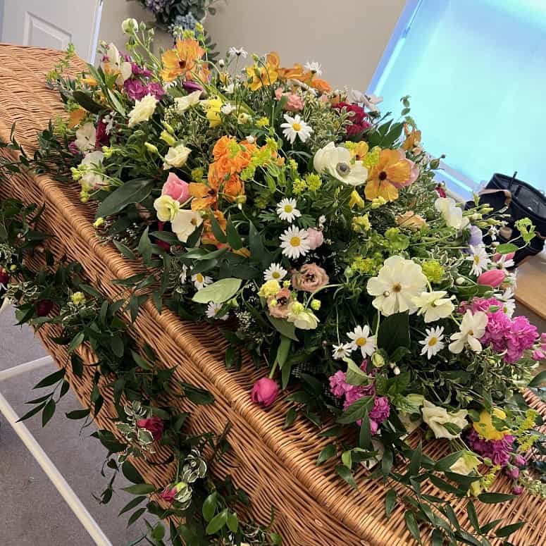 Thoughtfully crafted funeral and farewell flowers in Hampshire